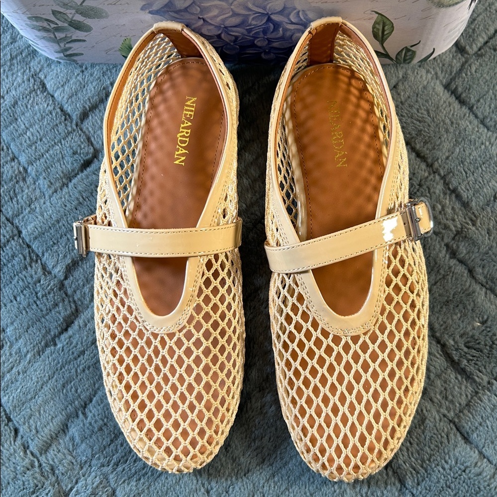 Nieardan Beige Mesh Women's Mesh Loafers
size 8.5 - Picture 3 of 11